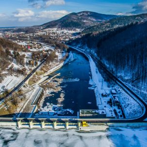 Zapora Porąbka zimą